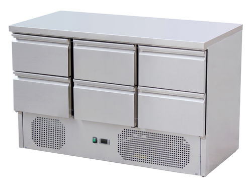 Kühltisch 1365 mm mit 6 Schubladen und Kompressor unten